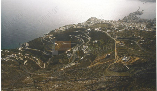 Οικόπεδο - Plot